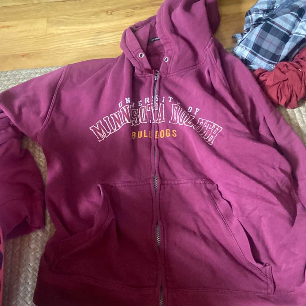 minnesota duluth sweatshirt, no drawstring, worn